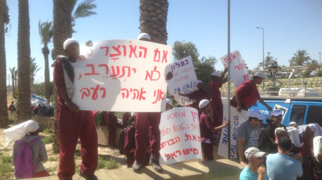 הפגנת עובדי כי"ל בדימונה (צילום: יאסר עוקבי)