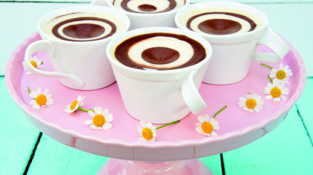 עוגות גבינה בספל (צילום: פסקל פרץ רובין)