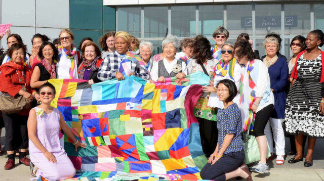 WomenCrosssDMZ (צילום: רויטרס)