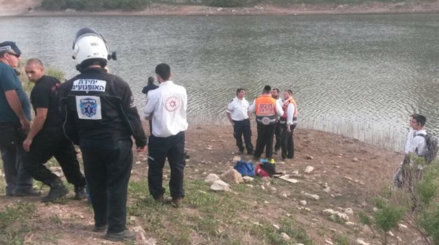 ניסיונות איתור הנער בבית זית (צילום: כבאות והצלה ירושלים)