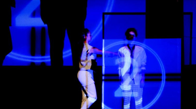 קולבן דאנס חי בסרט - צל לבן  (צילום: דני כיתרי)