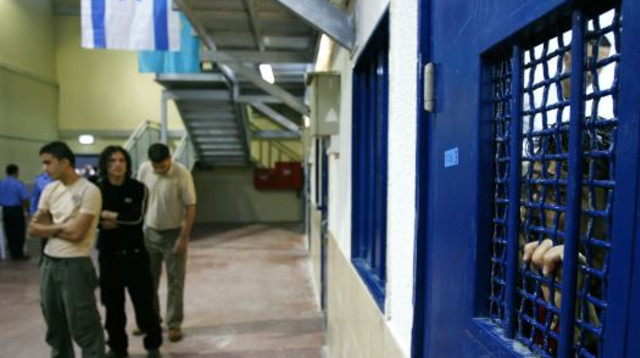 אסירים ביטחוניים בקציעות (צילום: רויטרס)