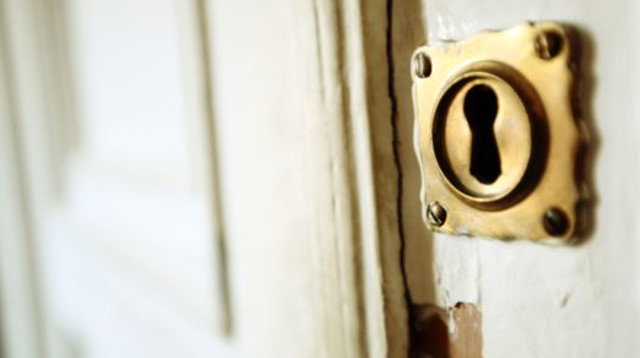 דלת נעולה עם מנעול  (צילום: אינגאימג)
