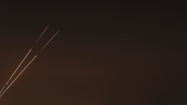 שיגור טילים מרצועת עזה (צילום: רויטרס)