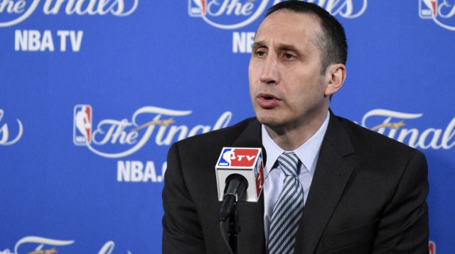 דיוויד בלאט במסיבת עיתונאים (צילום: רויטרס)