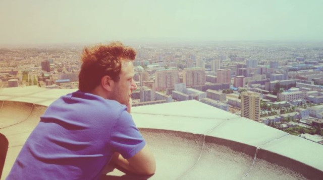 ליאור דיין מעל פיונגיאנג (צילום: ליאור דיין)