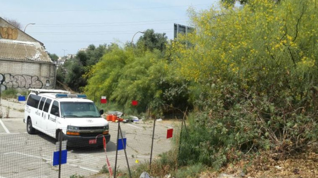 מקום מציאת הגופה בתל אביב, חשד לרצח (צילום: אלון חכמון)