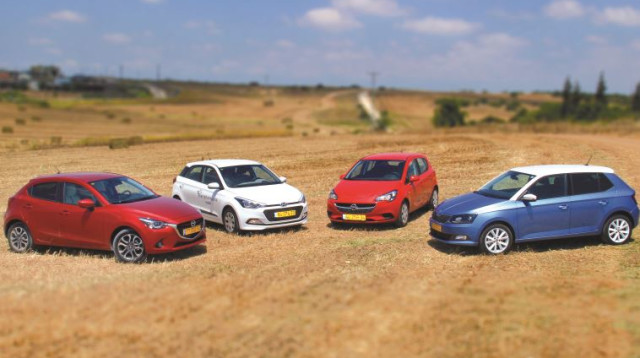 מימין: סקודה פאביה, אופל קורסה, יונדאי i20 ומאזדה 2 (צילום: נעם וינד)