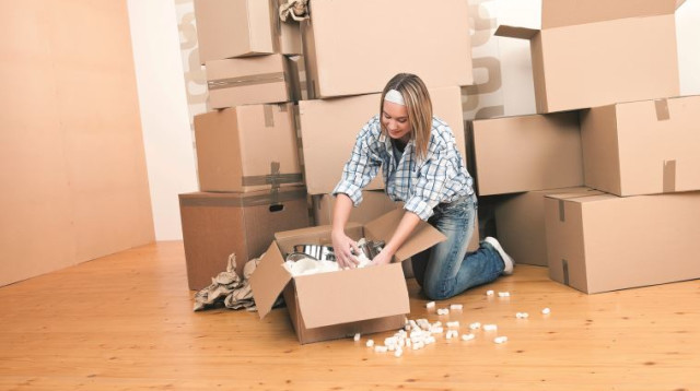 כאשר רוצים להתחדש צריך לדעת לשחרר. מעבר דירה (צילום: ingimage/ASAP)