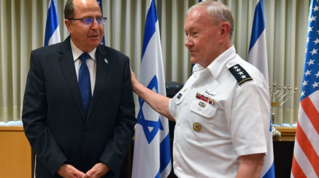 רמטכ"ל צבא ארה"ב מרטין דמפסי עם משה בוגי יעלון שר הביטחון (צילום: אריאל חרמוני, משרד הביטחון)