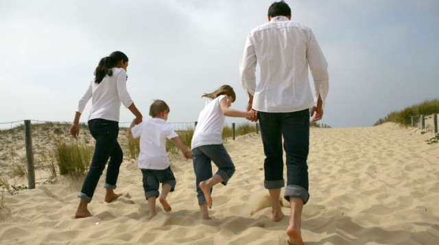 משפחה עם ילדים (צילום: אינגאימג)