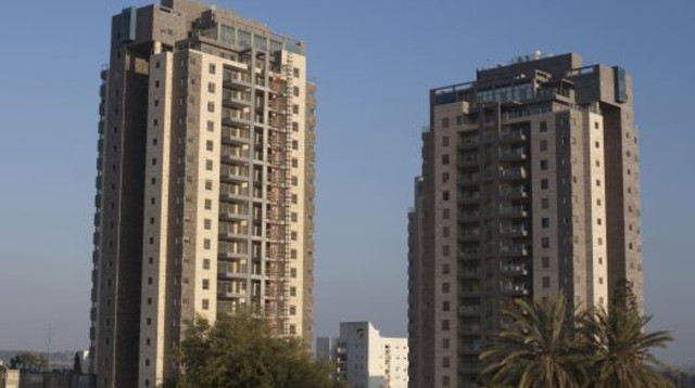 בניין דירות ברחובות (צילום: ליאור מזרחי, פלאש 90)