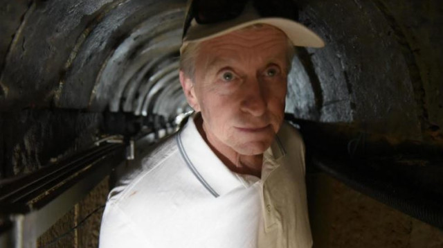 מייקל דאגלס במנהרת טרור בעוטף עזה (צילום: דובר צה"ל)