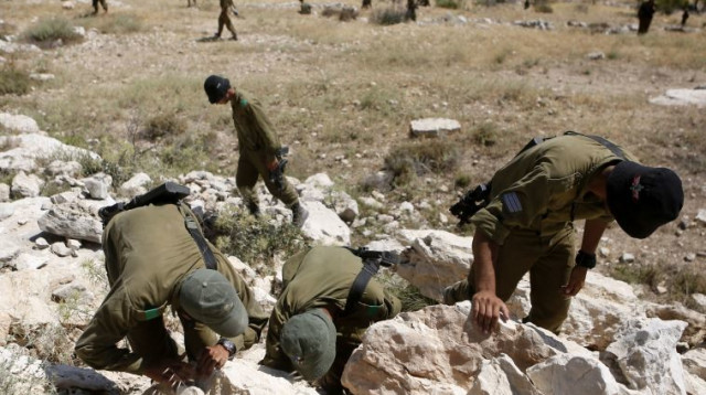 חיילי גדוד לביא בחיפושים אחרי שלושת הנערים (צילום: מרים אלסטר, פלאש 90)