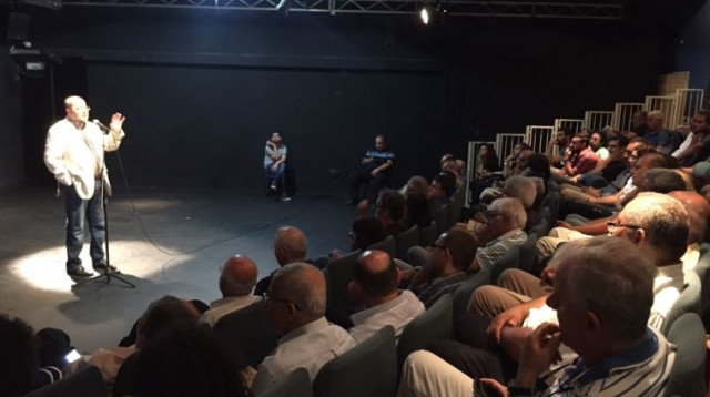 טיבי באסיפת החירום בתיאטרון אל-מידאן בחיפה (צילום: לשכת חה"כ אחמד טיבי)