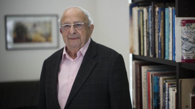 יצחק נבון (צילום: יונתן סינדל, פלאש 90)