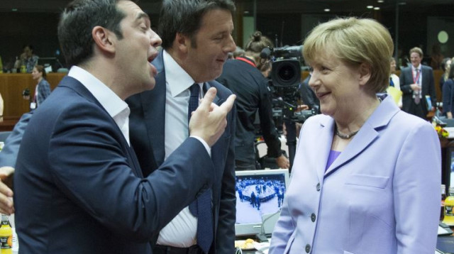 אנגלה מרקל קנצלרית גרמניה עם מתאו רנצי ר"מ איטליה ואלכסיס ציפראס ר"מ יוון (צילום: רויטרס)