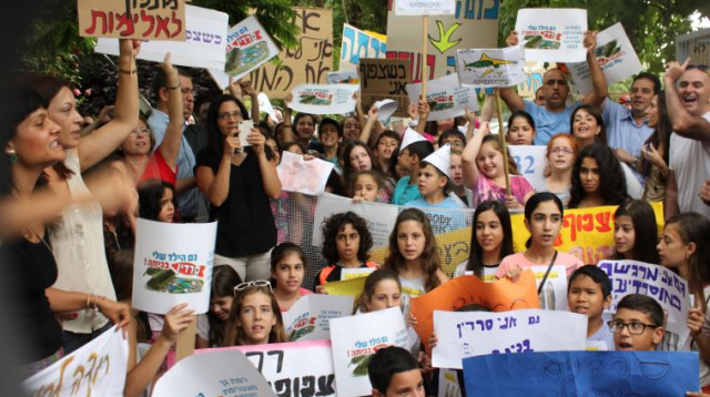 מחאת הסרדינים בבית הספר ערמונים ברמת גן (צילום: יקי צימרמן)