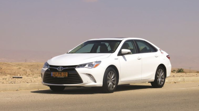 טויוטה קאמרי היברידית (צילום: יח"צ)