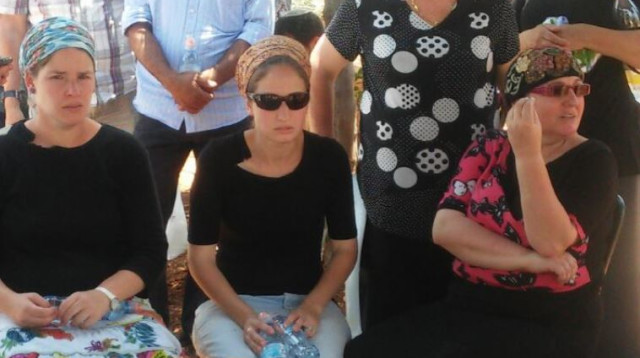 מלאכי רוזנפלד מובא למנוחות (צילום: תקשורת יהודה ושומרון)