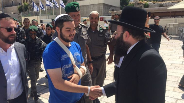לוחם מג"ב שנפצע בפיגוע נפגש עם רב הכותל (צילום: יח"צ)