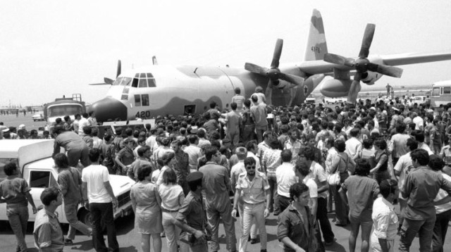 מבצע אנטבה - קבלת הפנים לחטופים (צילום: ארכיון צה"ל במשרד הביטחון)