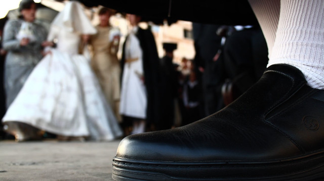 חתן שובר כוס בחופה, חתונה של חרדים (צילום: יעקב נחומי, פלאש 90)