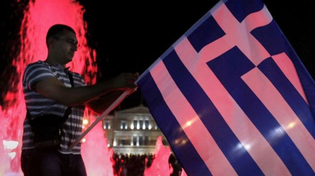 חוגגים ביוון את תוצאות משאל העם (צילום: רויטרס)