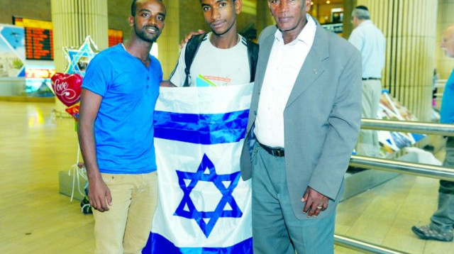 הלוחם מקונן צ'אלצ'או בנתב"ג (צילום: אבשלום ששוני)