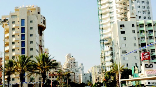 בנייה בנתניה (צילום: סרג' אטאל, פלאש 90)