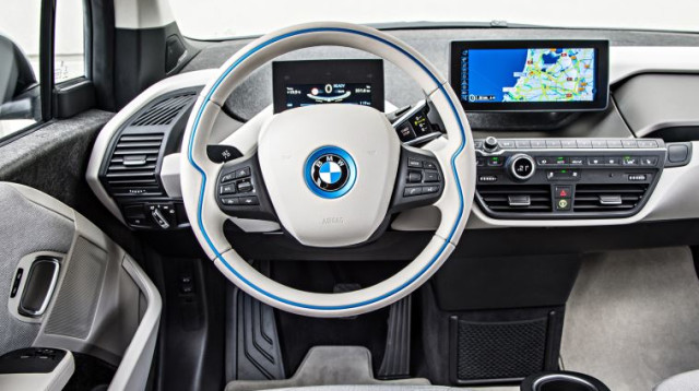 פנים מכונית ב.מ.וו i3 (צילום: יח"צ)