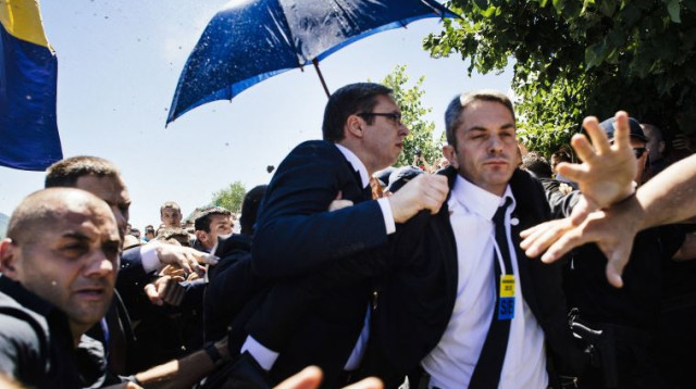 ראש ממשלת סרביה מותקף (צילום: AFP)