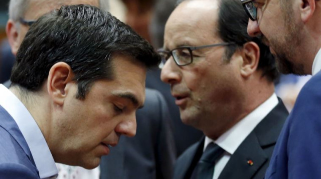 ראש ממשלת יוון ציפראס עם נשיא צרפת פרנסואה הולנד בכינוס ראשי גוש היורו (צילום: רויטרס)