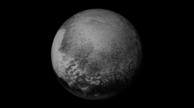 כוכב פלוטו, כפי שצולם מ"ניו הורייזון" (צילום: ויקיפדיה)