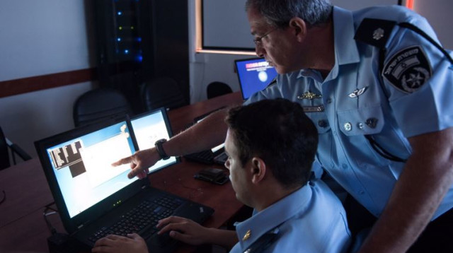 חדר המצב של יחידת הסייבר הארצית בלהב 433 (צילום: חטיבת דובר המשטרה)