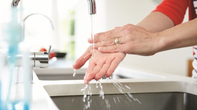"שטיפת הידיים היא מעין ניסיון להתנקות מתחושת חטא" (צילום: ingimage/ASAP)