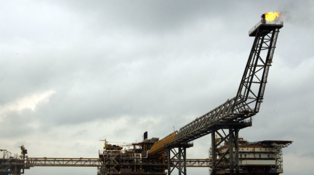 אסדת קידוח נפט באיראן (צילום: רויטרס)