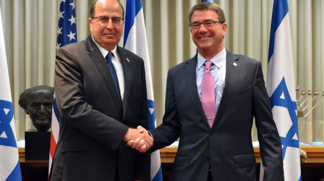 משה יעלון ואשטון קרטר (צילום: אריאל חרמוני, משרד הביטחון)