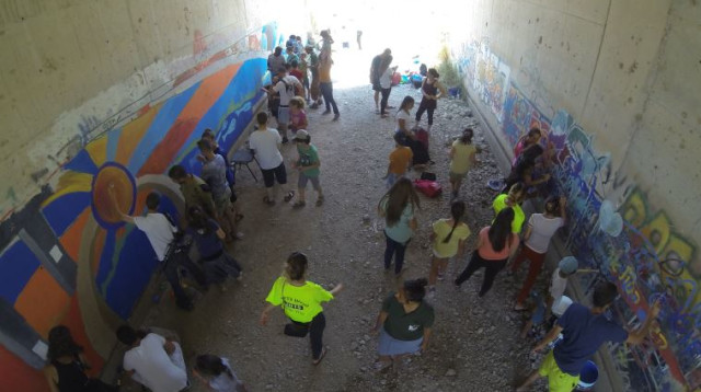 הילדים והחיילים בנחל תנינים (צילום: יניב פילדסט)