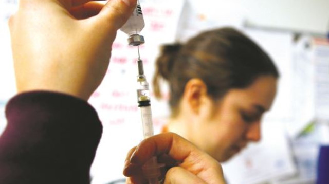 זריקה חיסון, צילום ארכיון  (צילום: רויטרס)
