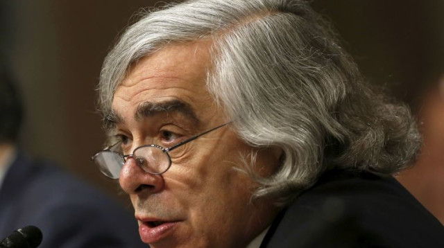 ארנסט מוניז מעיד בפני הקונגרס (צילום: רויטרס)