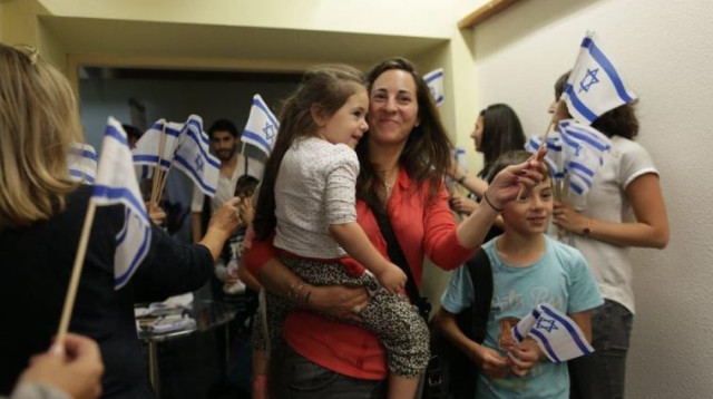 העולים מצרפת בנתב"ג (צילום: זד פילמס)