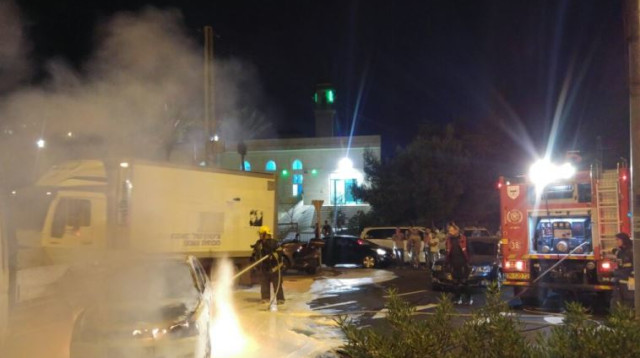 בקבוק תבערה שהושלך לעבר רכב בירושלים (צילום: מדברים תקשורת)