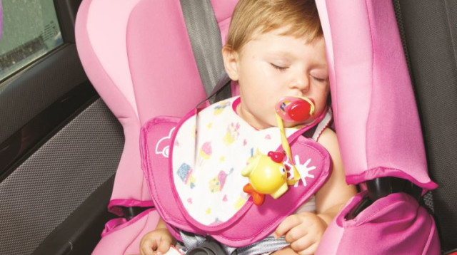 תינוק ברכב (צילום: אינגאימג')