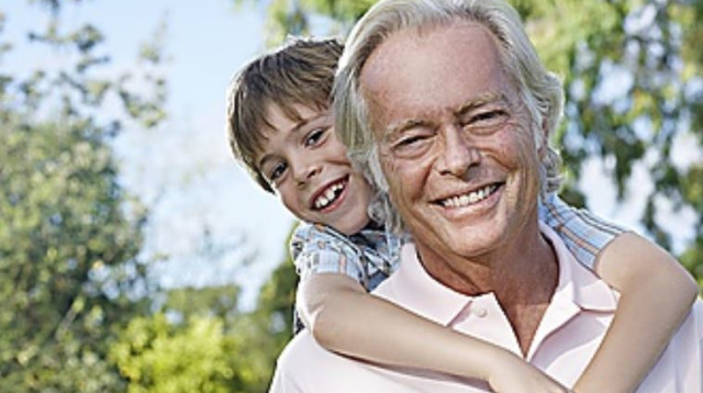 סבא ונכד (צילום: אינגאימג)