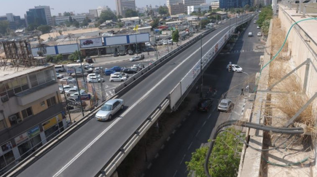 גשר מעריב לפני תחילת עבודות הרכבת הקלה (צילום: אבשלום ששוני)