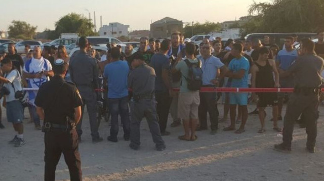 הפגנה מחוץ לברזילי (צילום: הרשימה המשותפת)