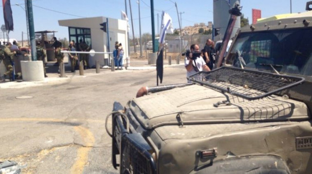 זירת הפיגוע בכביש 443 (צילום: שלמה מור)