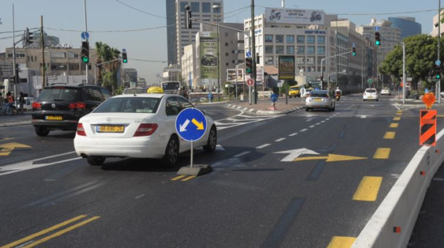 נתיב תחבורה ציבורית (צילום: אבשלום ששוני)