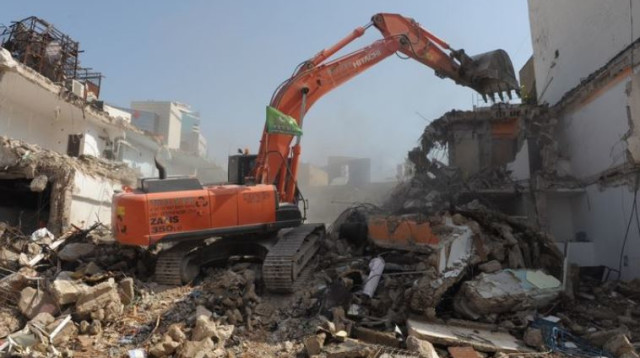 הריסת הבית ברחוב פין 1 (צילום: אבשלום ששוני)